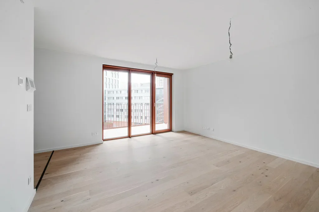 Empty living room before AI interior design